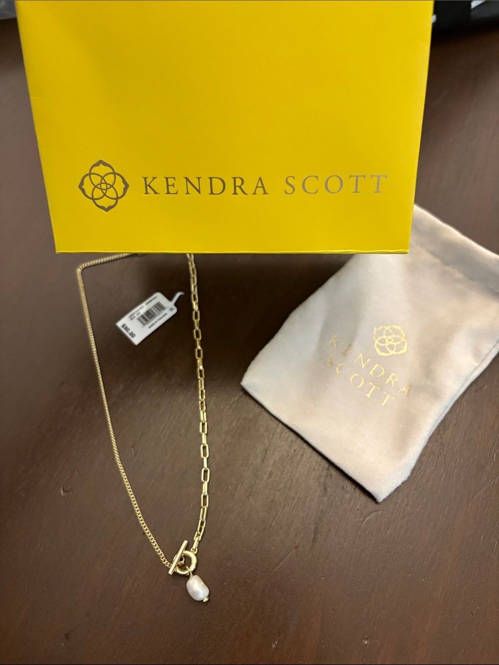 Kendra Scott necklace